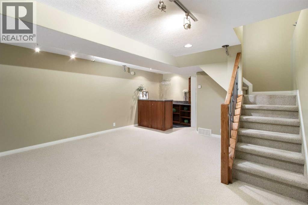 230 11 Avenue NE — photo 35