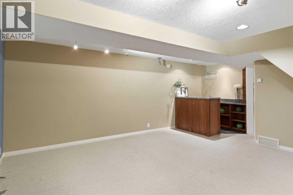 230 11 Avenue NE — photo 36