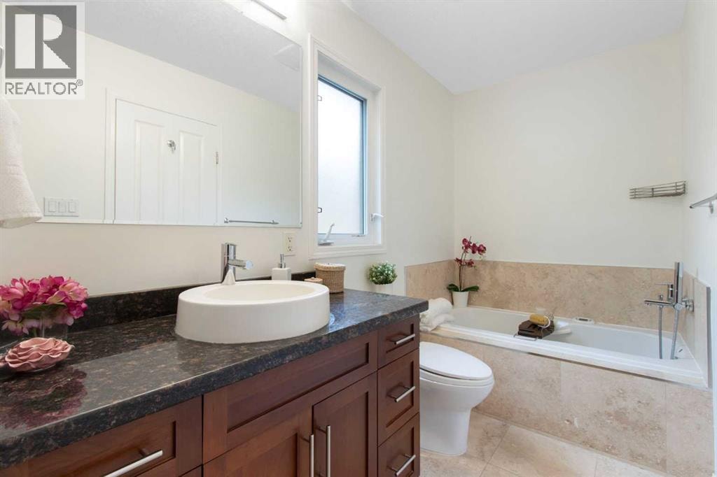 230 11 Avenue NE — photo 31