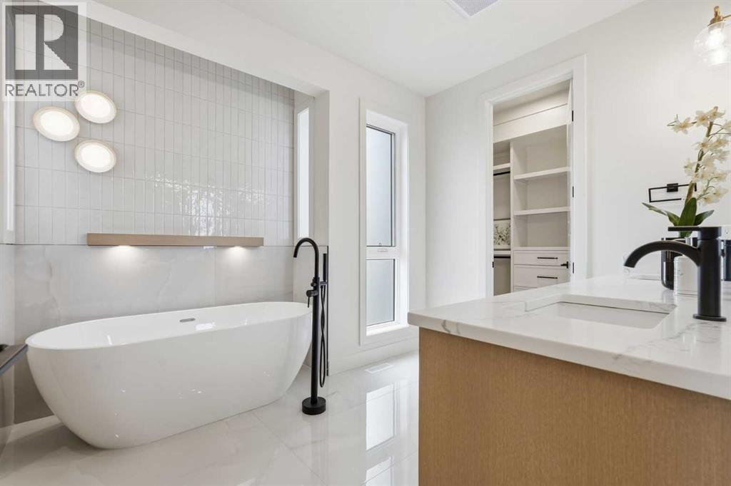 2521 19A Street SW — photo 18