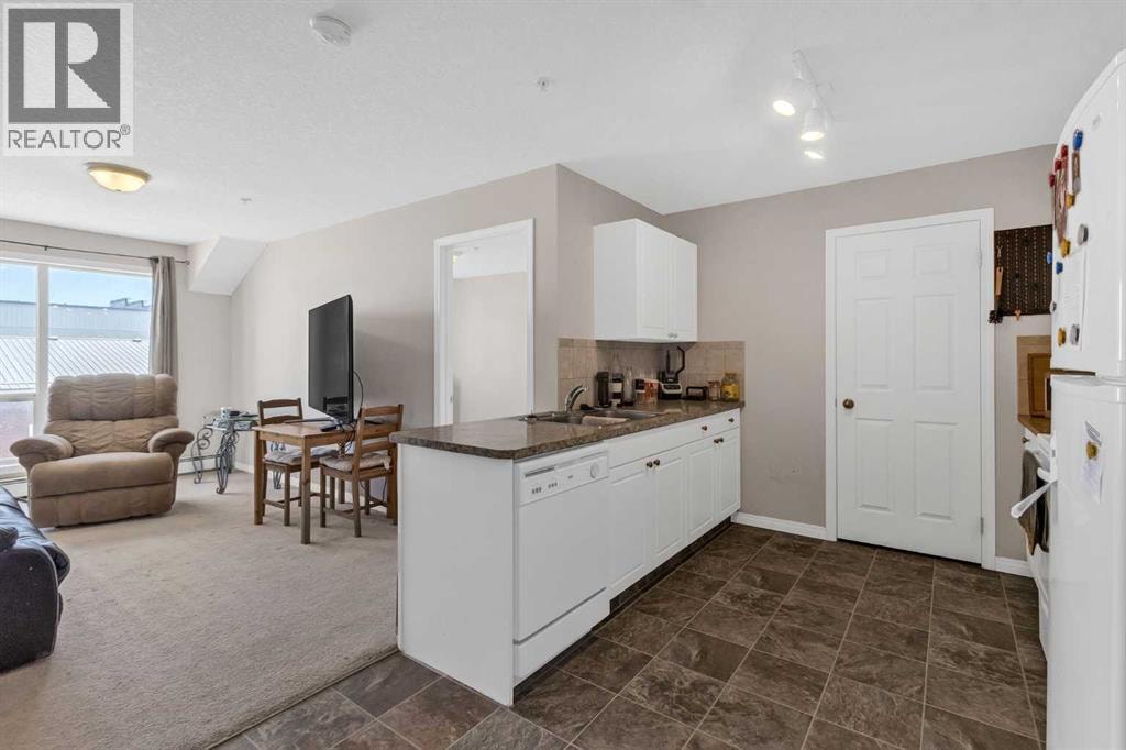 207, 1010 Railway Street — photo 3