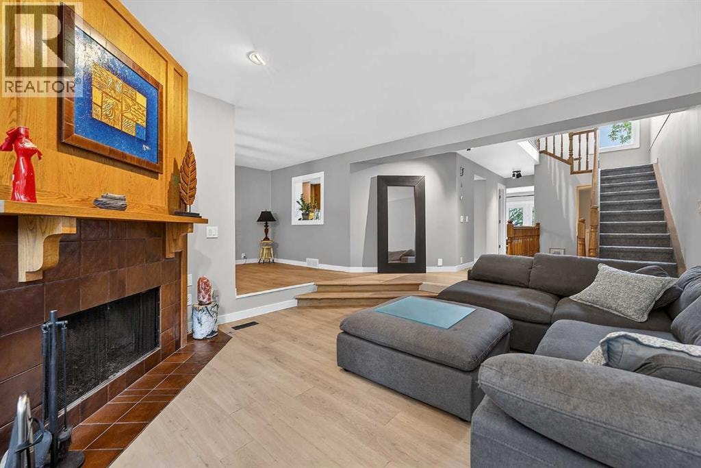4, 448 Strathcona Drive SW — photo 9