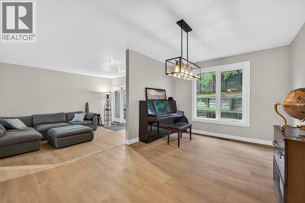 4, 448 Strathcona Drive SW — photo 14