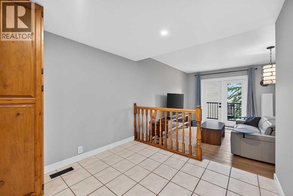 4, 448 Strathcona Drive SW — photo 21