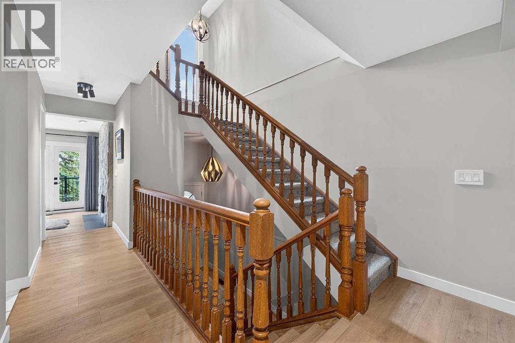 4, 448 Strathcona Drive SW — photo 4