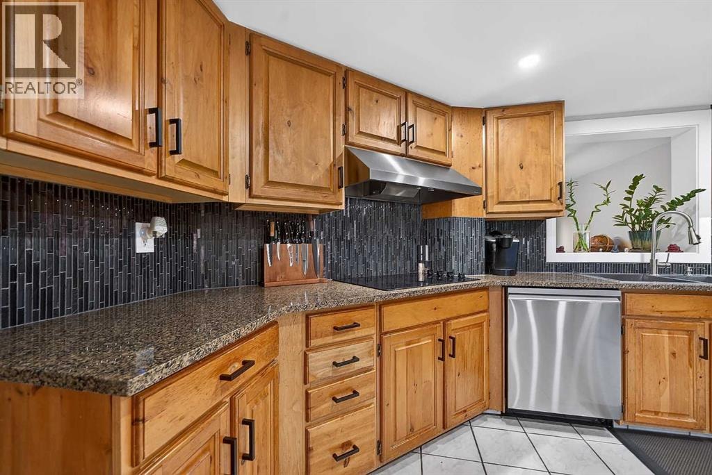 4, 448 Strathcona Drive SW — photo 17