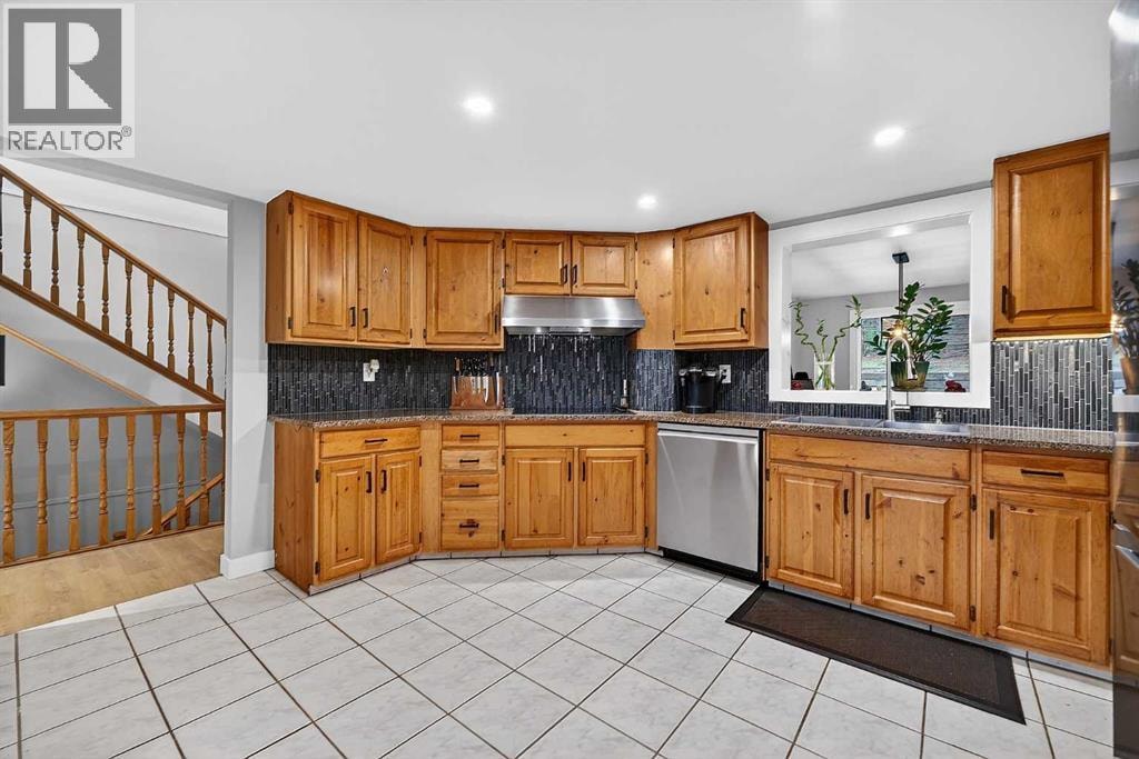 4, 448 Strathcona Drive SW — photo 20