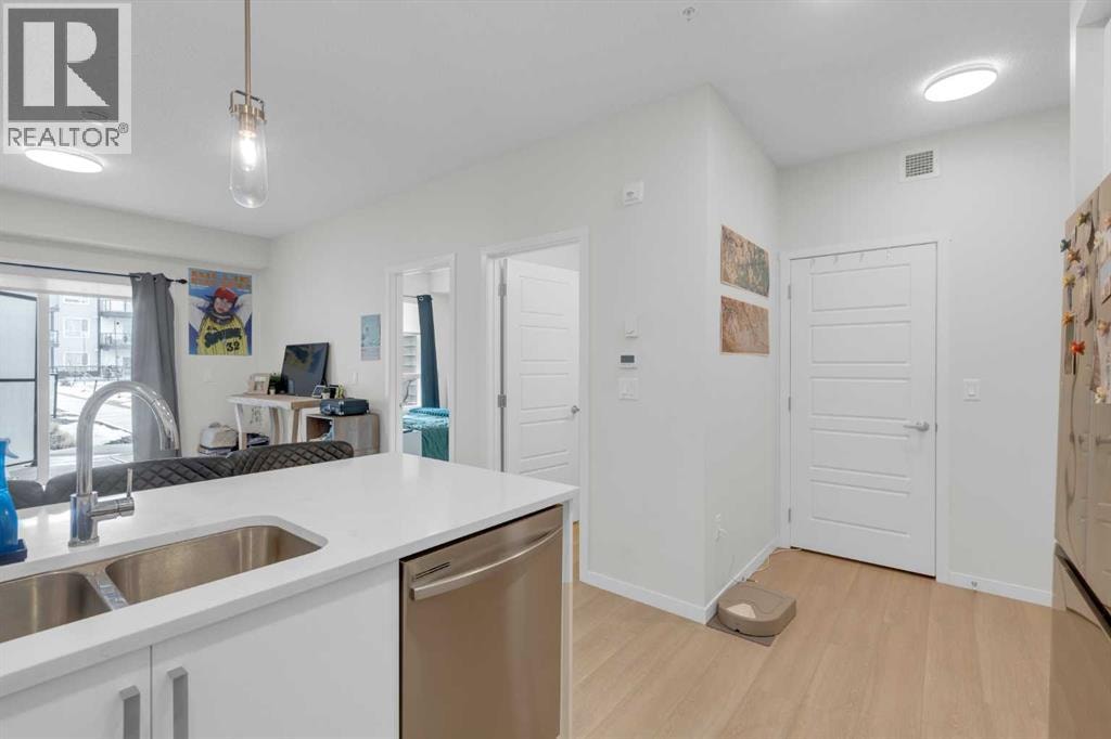 2106, 33 Carringham Gate NW — photo 12