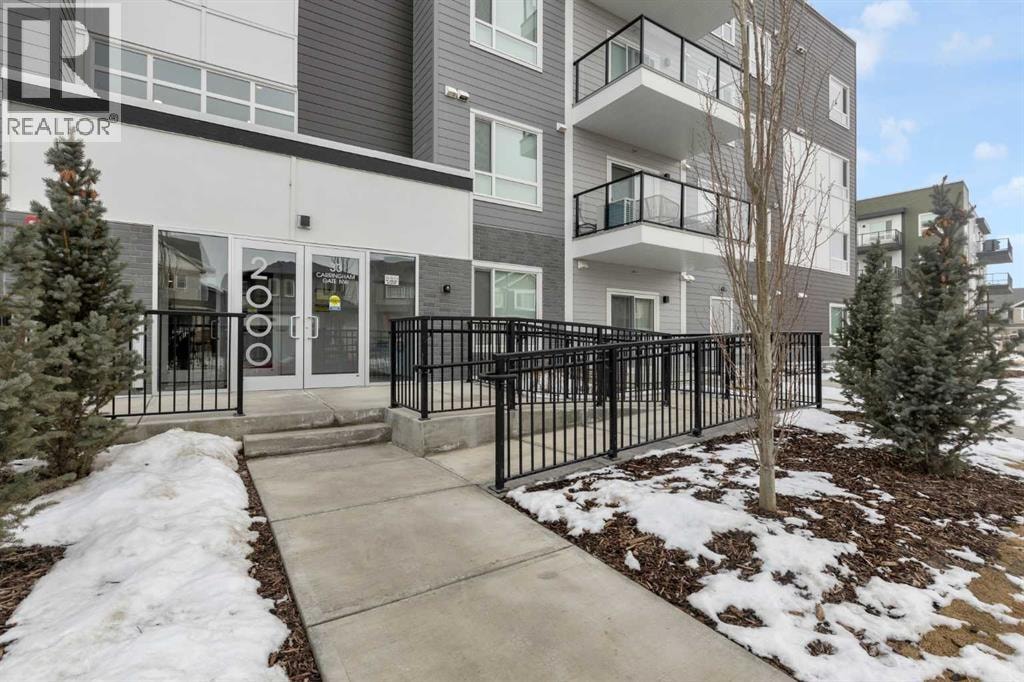 2106, 33 Carringham Gate NW — photo 5