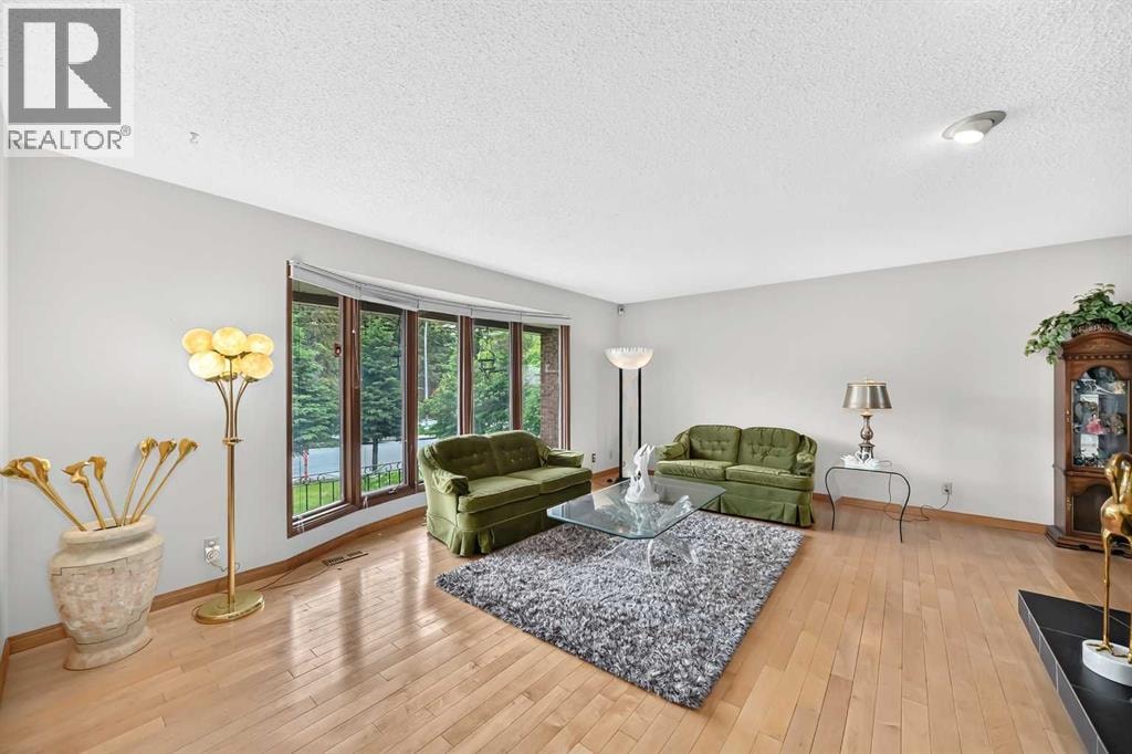 3407 50 Street NW — photo 18