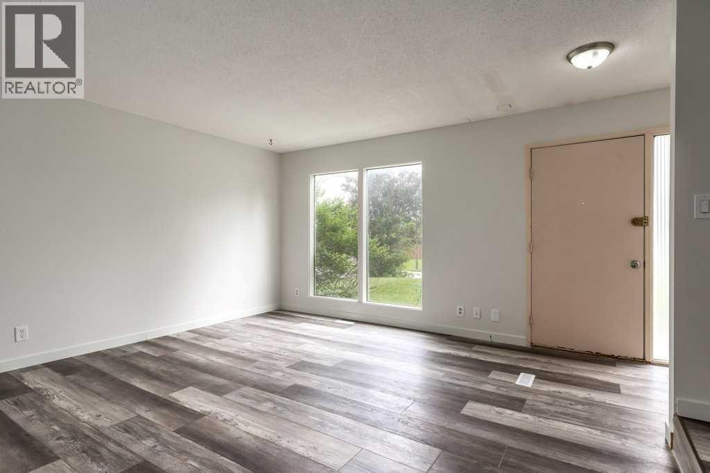 445 40 Street NE — photo 5