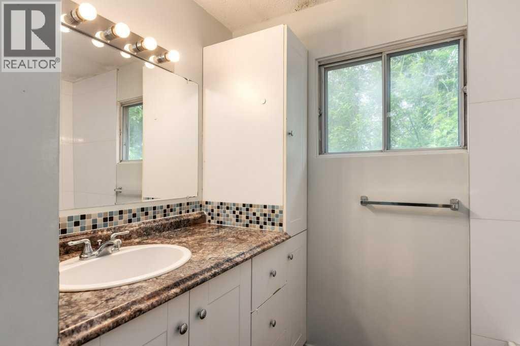 445 40 Street NE — photo 21
