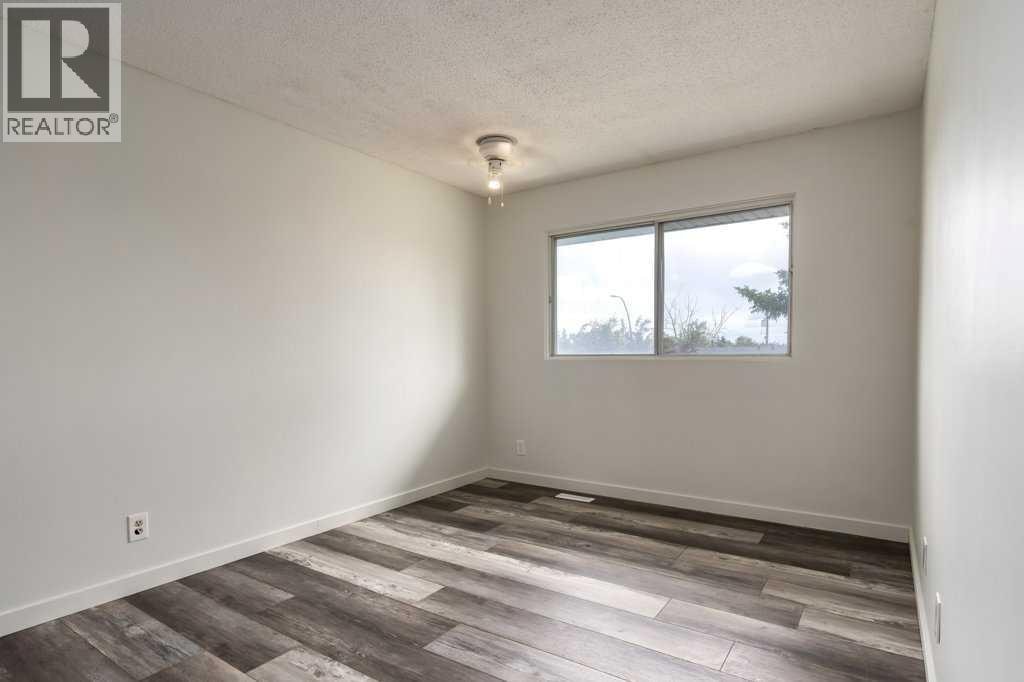 445 40 Street NE — photo 16