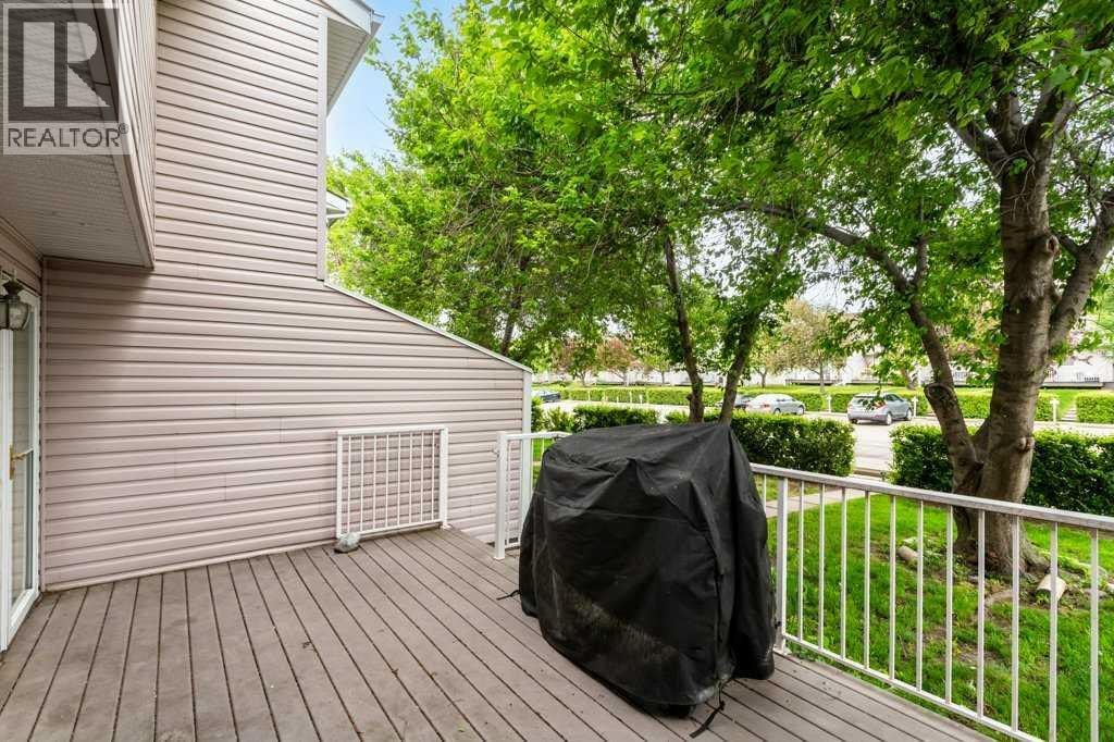 445 40 Street NE — photo 31