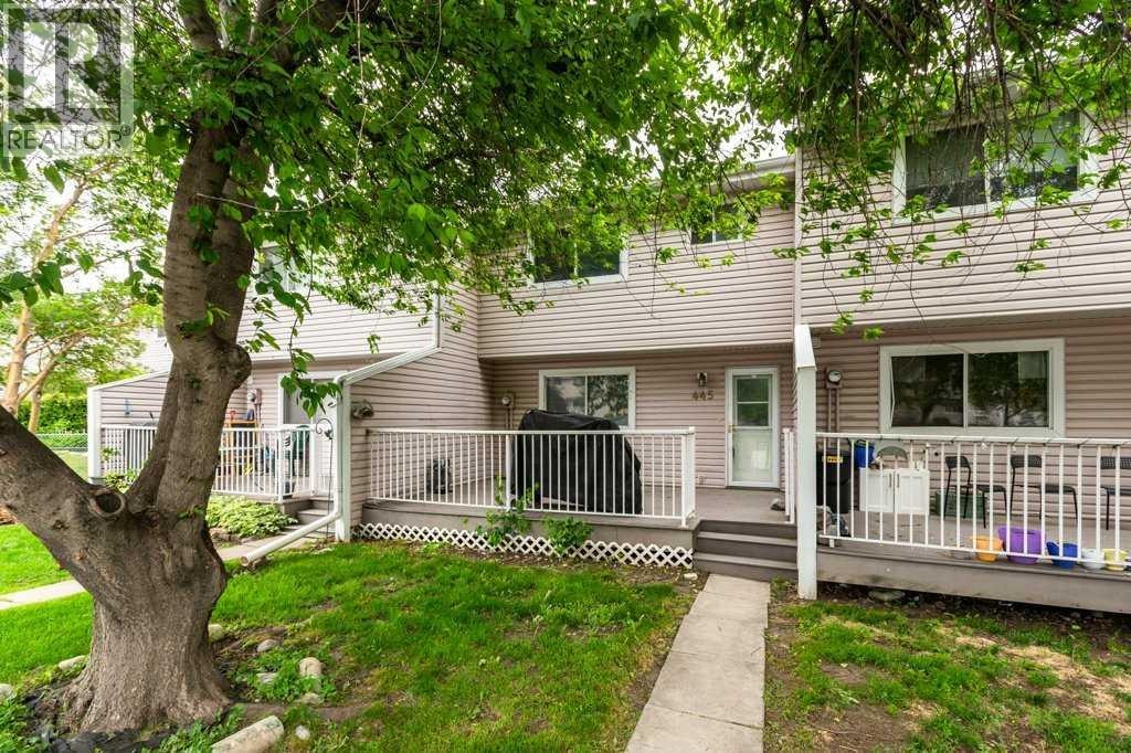 445 40 Street NE — photo 32