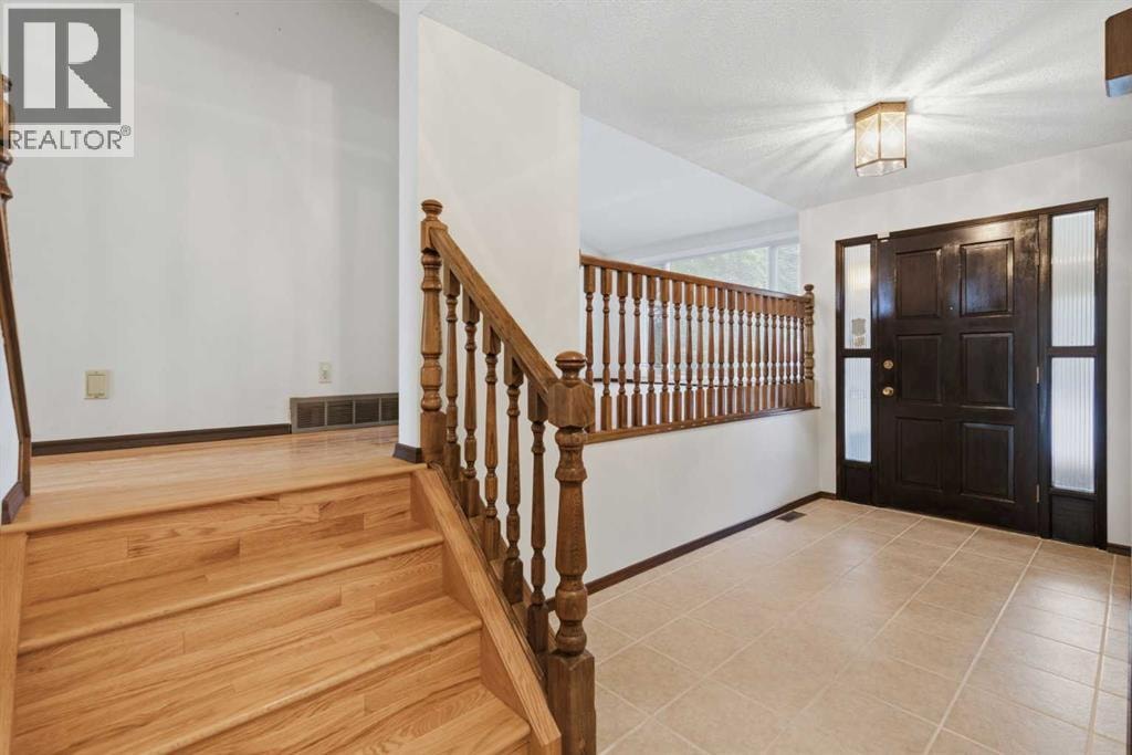 27 Woodgreen Place SW — photo 5