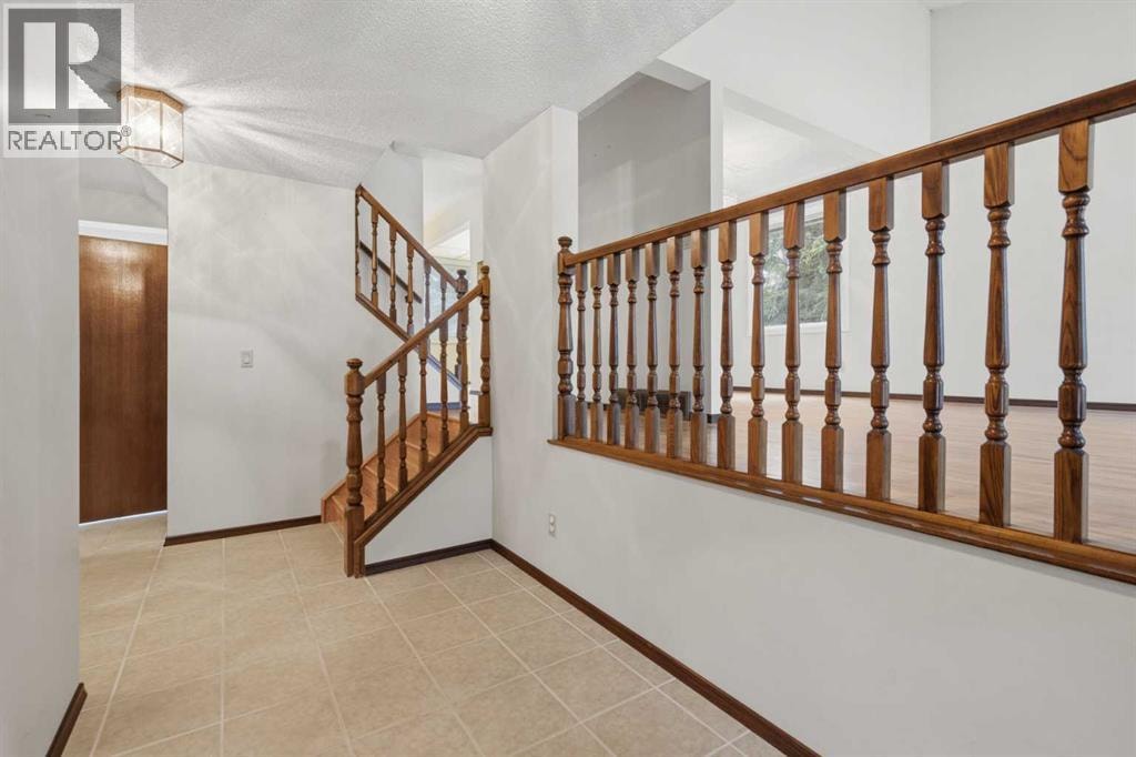 27 Woodgreen Place SW — photo 6