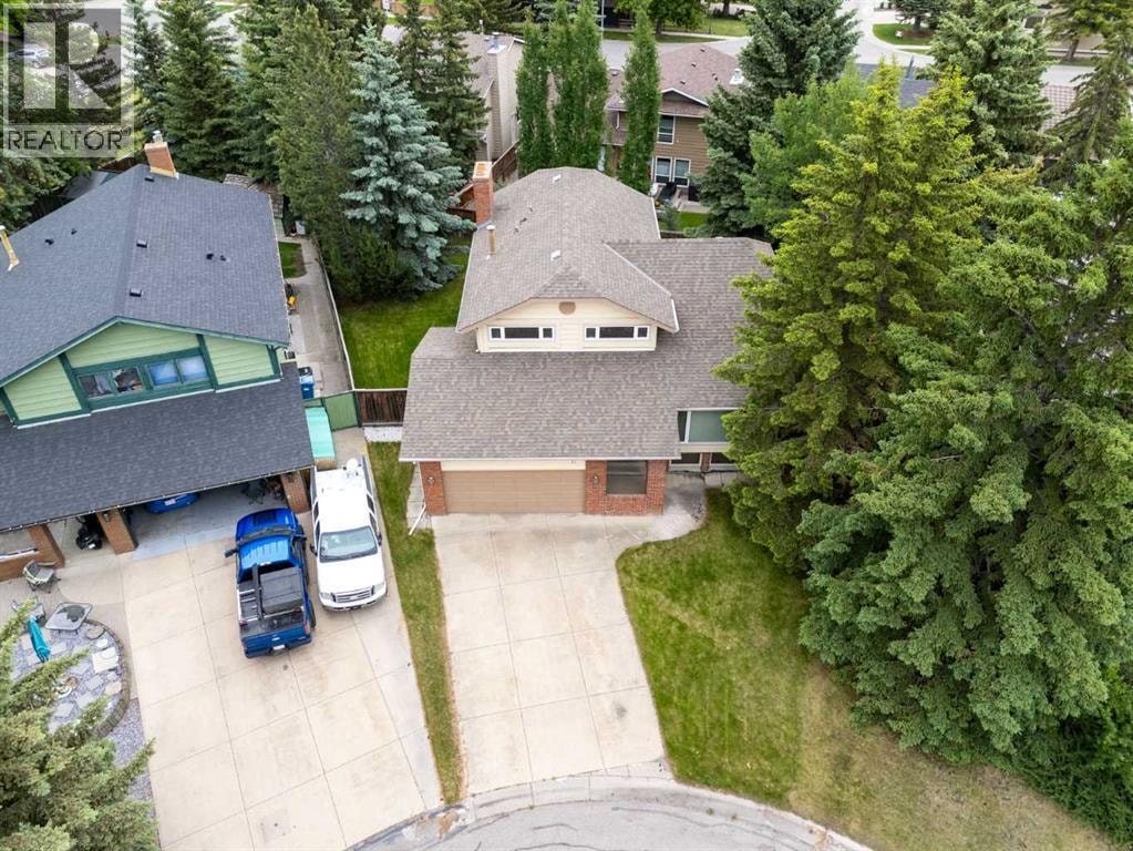 27 Woodgreen Place SW — photo 2