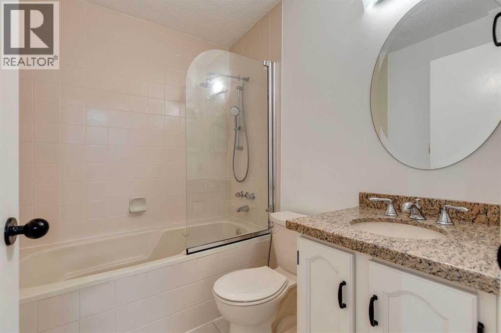 51 Straddock Crescent SW — photo 32