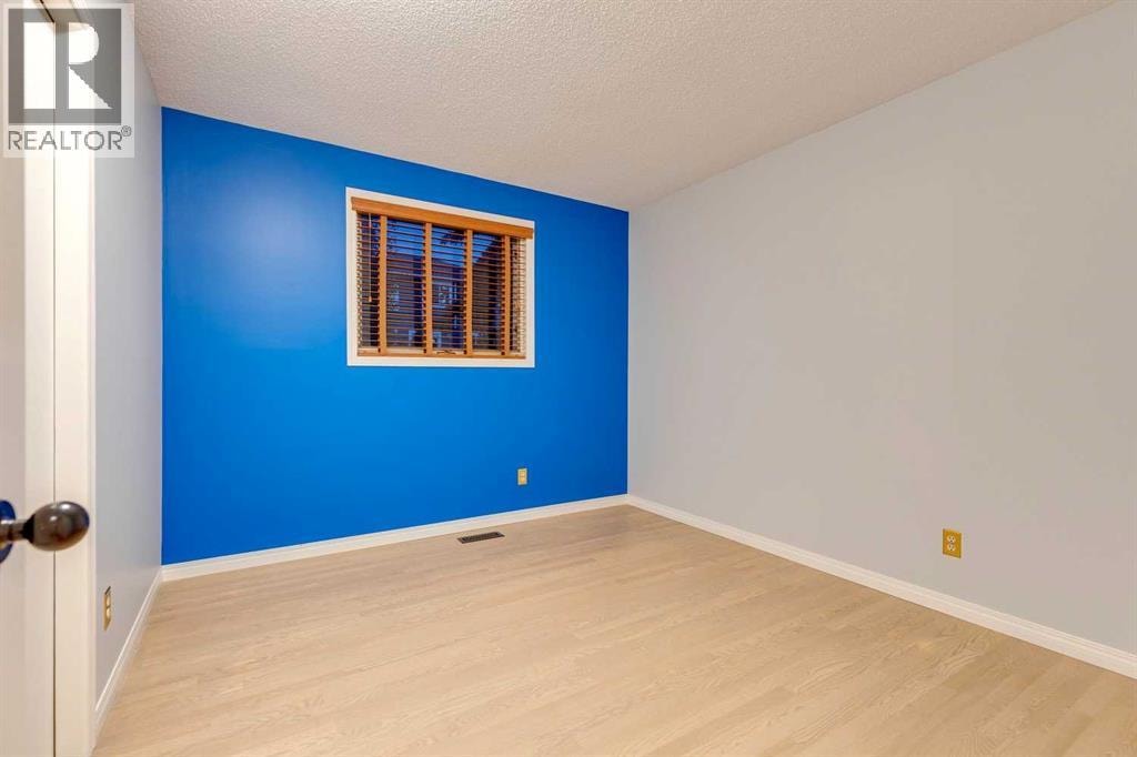 51 Straddock Crescent SW — photo 30