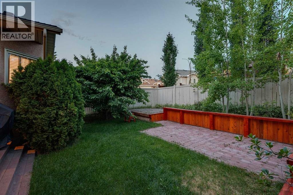 51 Straddock Crescent SW — photo 40