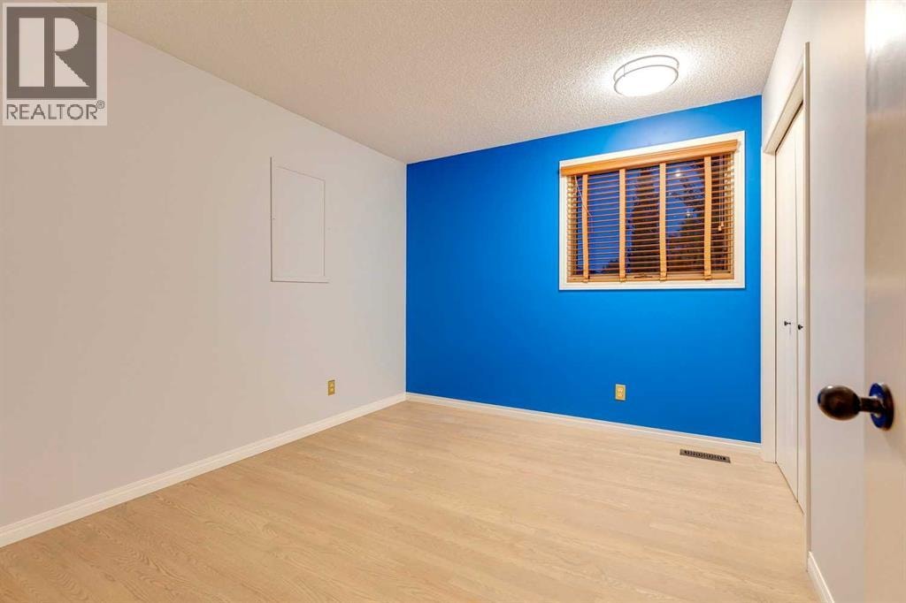 51 Straddock Crescent SW — photo 31