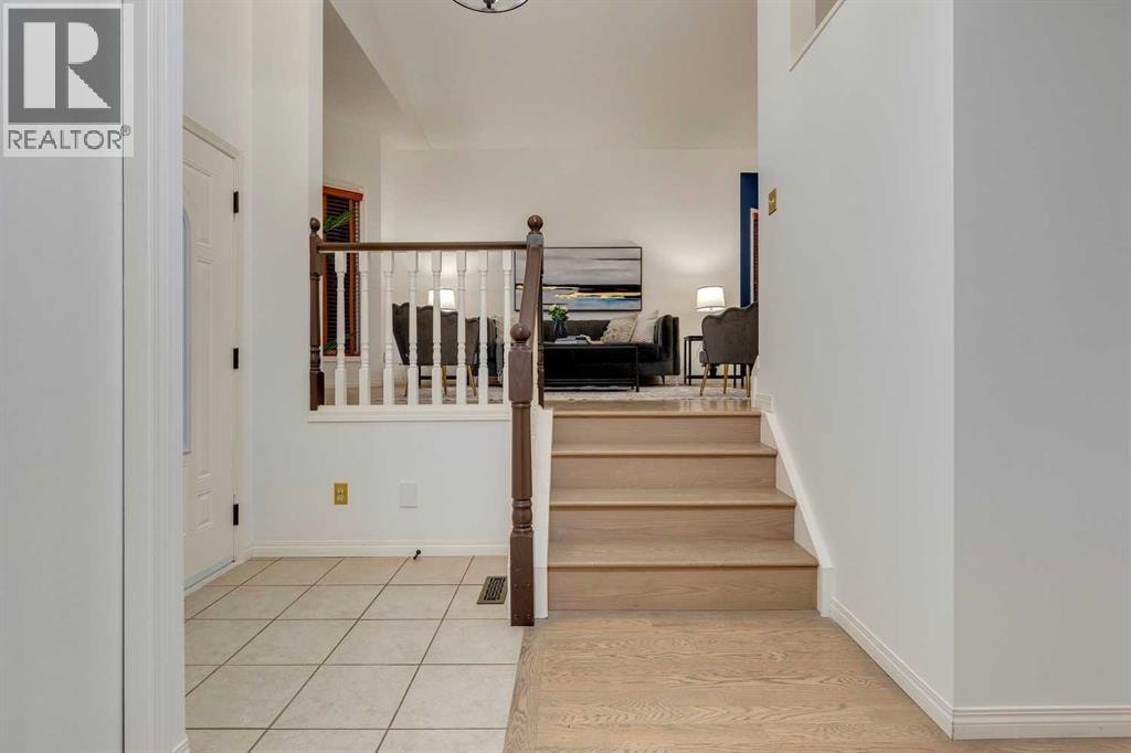 51 Straddock Crescent SW — photo 4
