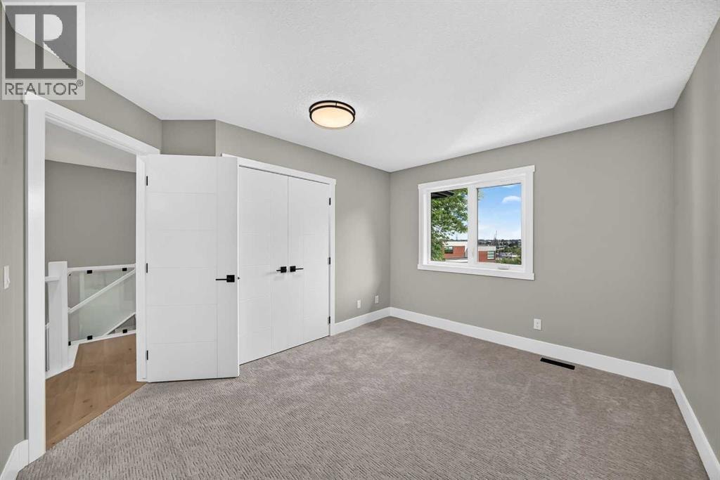 105 40 Avenue SW — photo 33