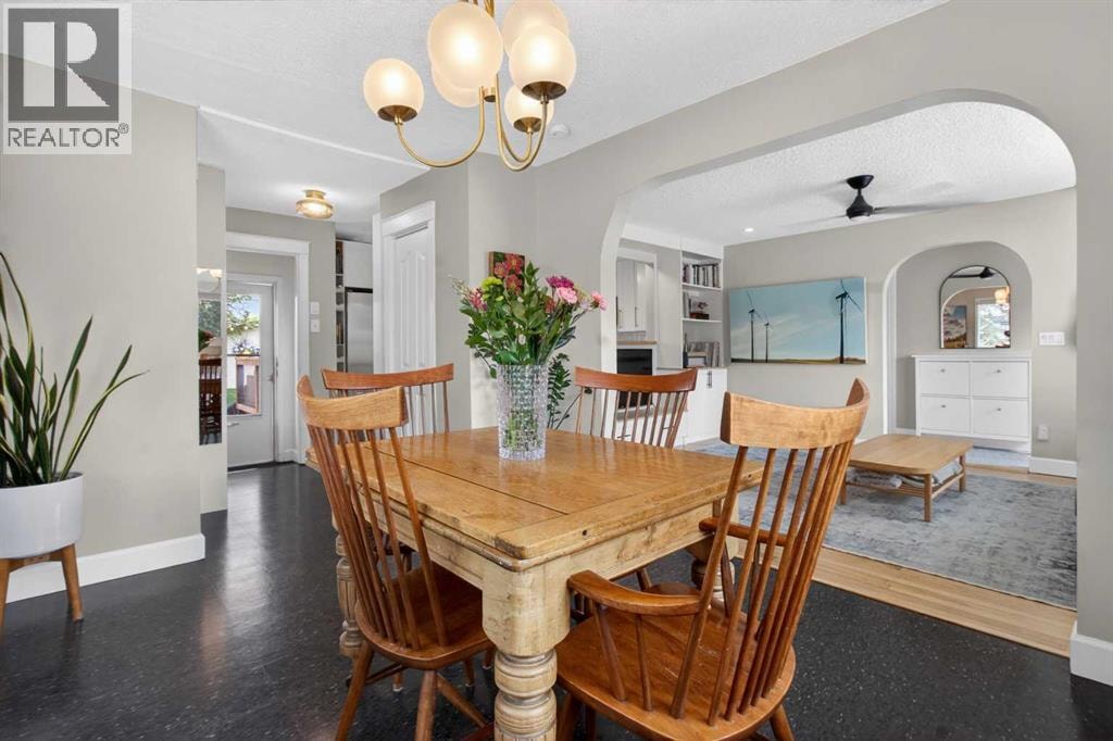6132 33 Avenue NW — photo 14