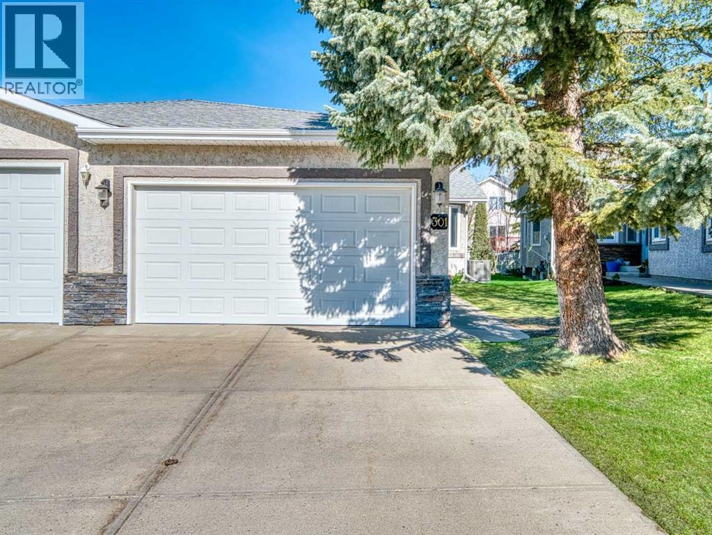 301 Arbour Cliff Close NW