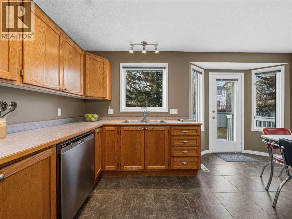 301 Arbour Cliff Close NW — photo 11