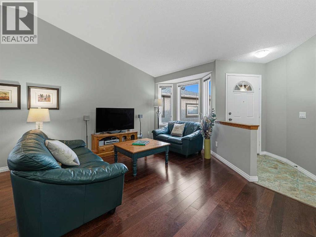 301 Arbour Cliff Close NW — photo 4