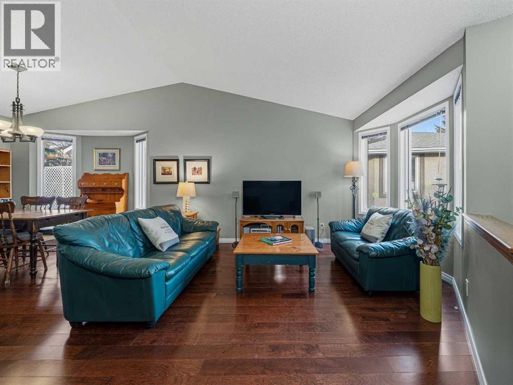 301 Arbour Cliff Close NW — photo 3