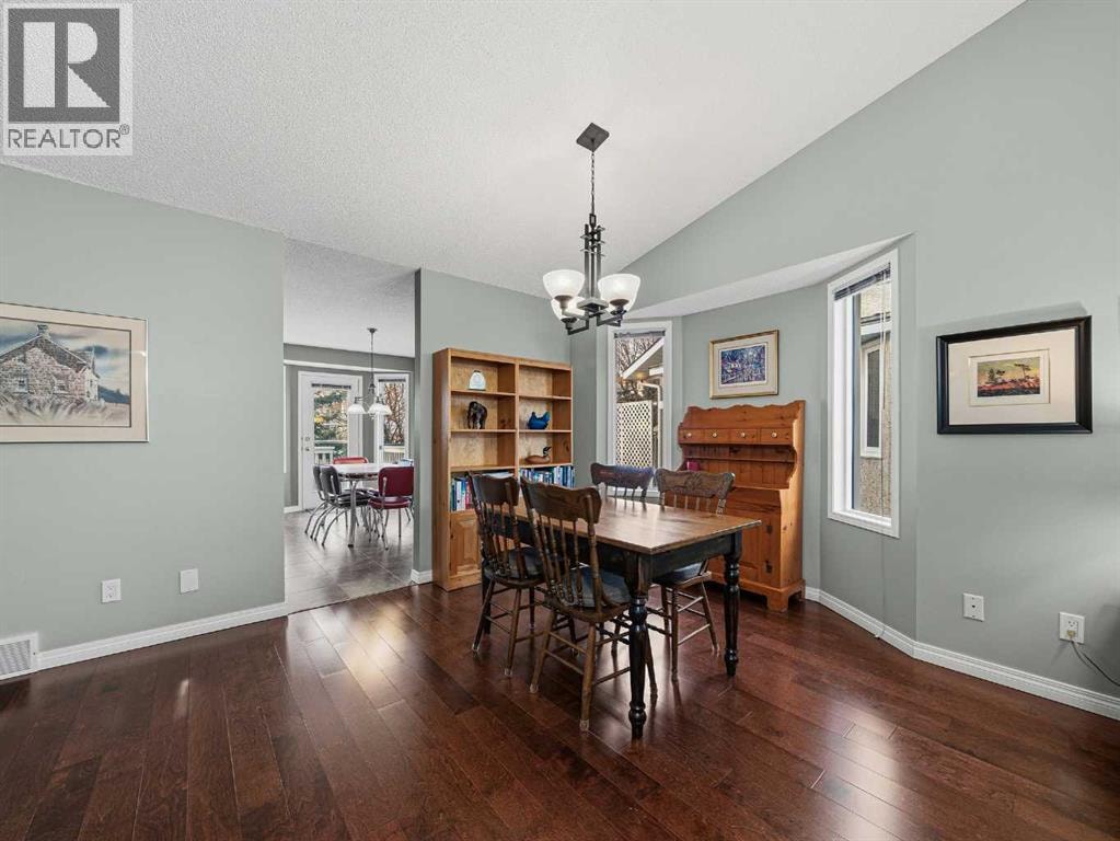 301 Arbour Cliff Close NW — photo 6