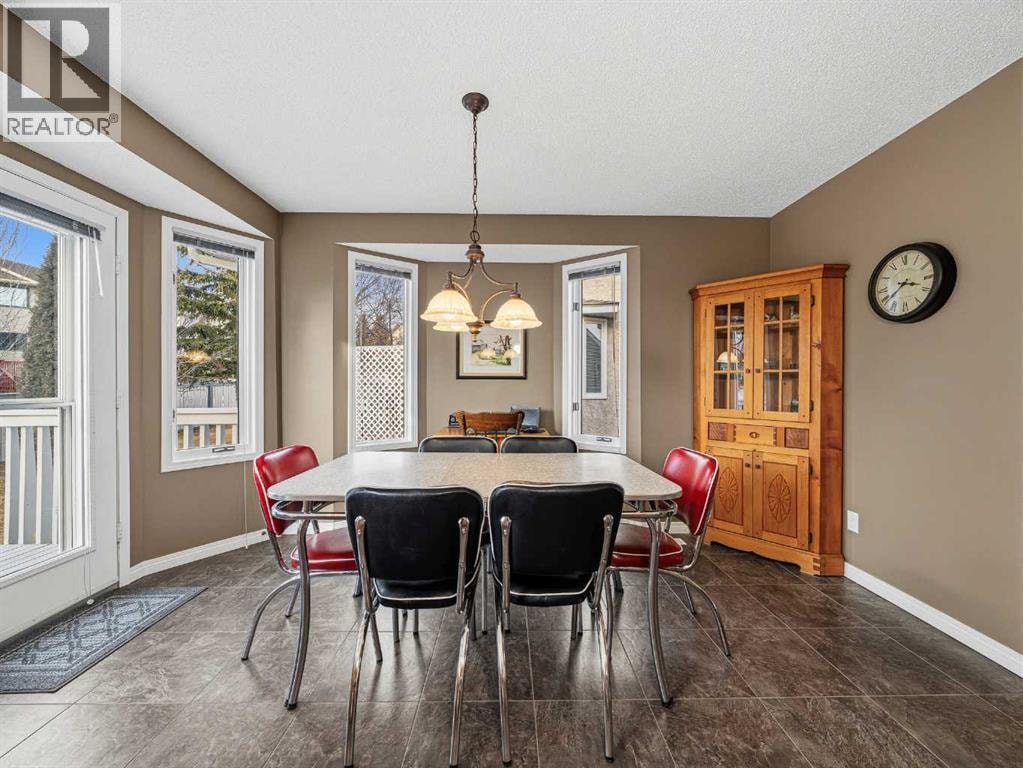 301 Arbour Cliff Close NW — photo 9