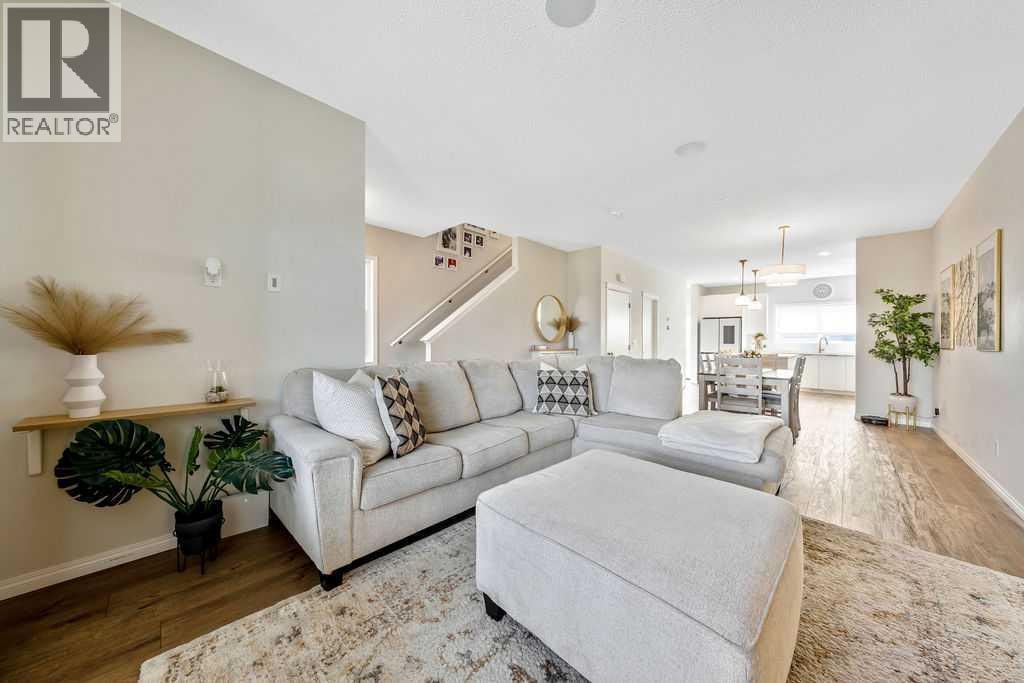 138 Midgrove Greenway SW — photo 4