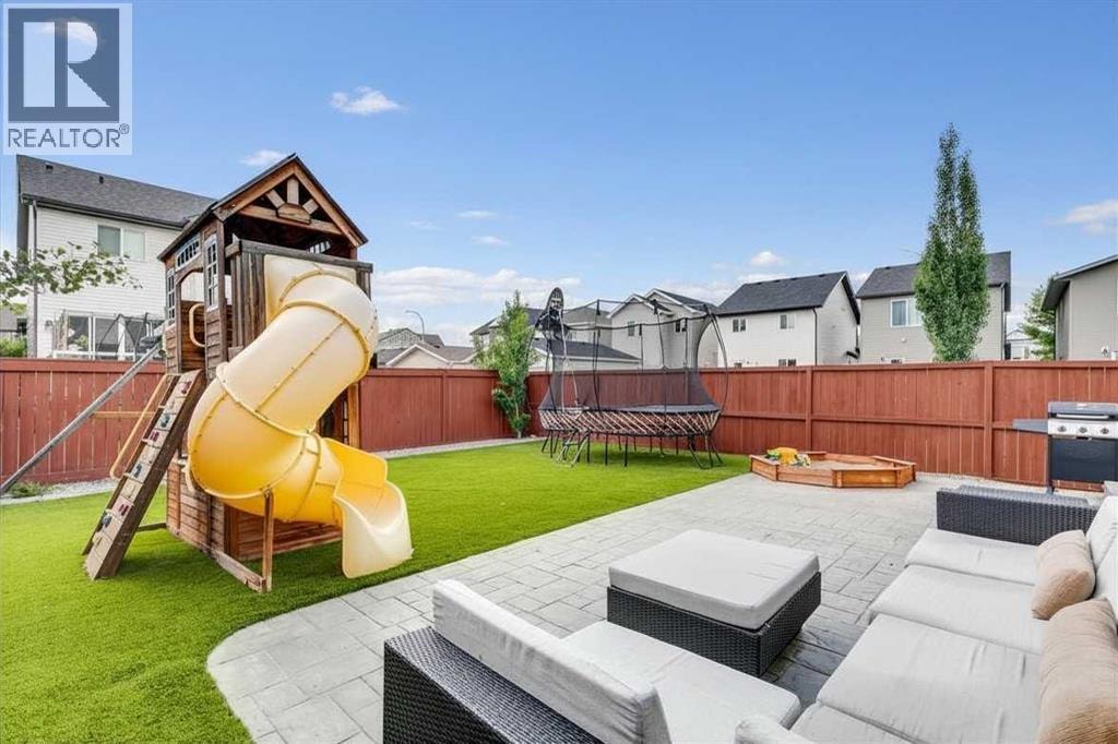 29 Copperpond Parade SE — photo 3
