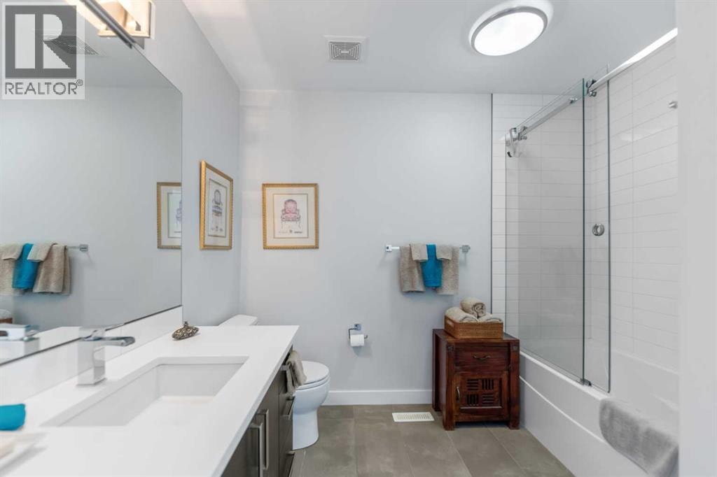 831 22 Avenue NW — photo 21