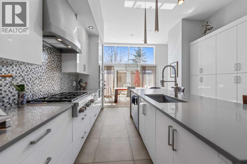 831 22 Avenue NW — photo 9