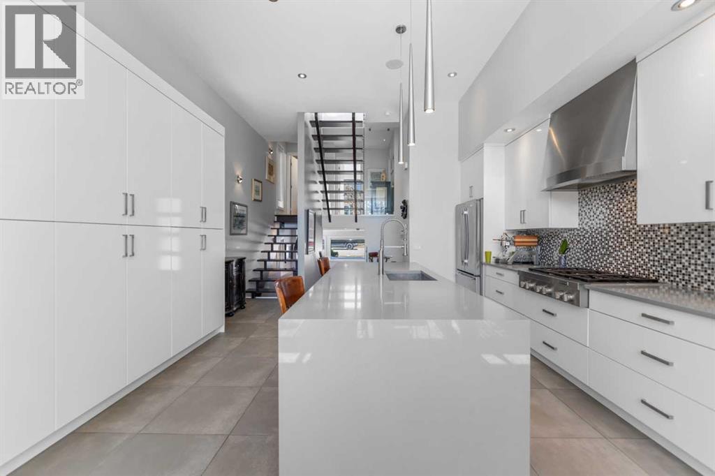 831 22 Avenue NW — photo 4