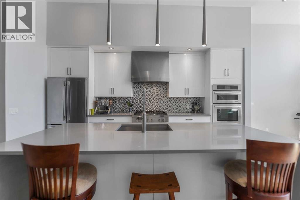 831 22 Avenue NW — photo 3