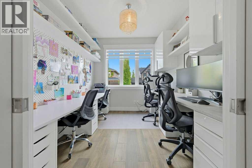 73 Westpark Crescent SW — photo 8