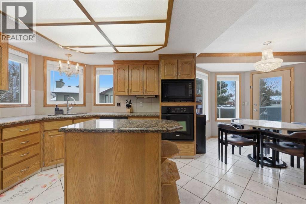 729 Woodbriar Place SW — photo 9