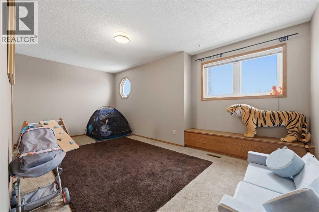 729 Woodbriar Place SW — photo 23