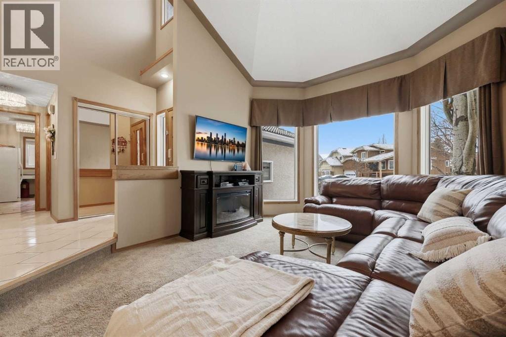 729 Woodbriar Place SW — photo 3