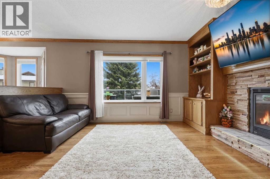 729 Woodbriar Place SW — photo 4