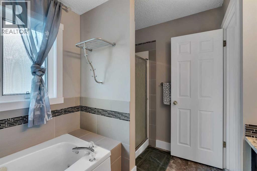 229 22 Avenue NE — photo 15
