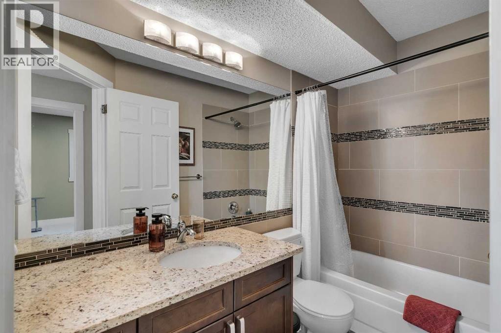 229 22 Avenue NE — photo 12