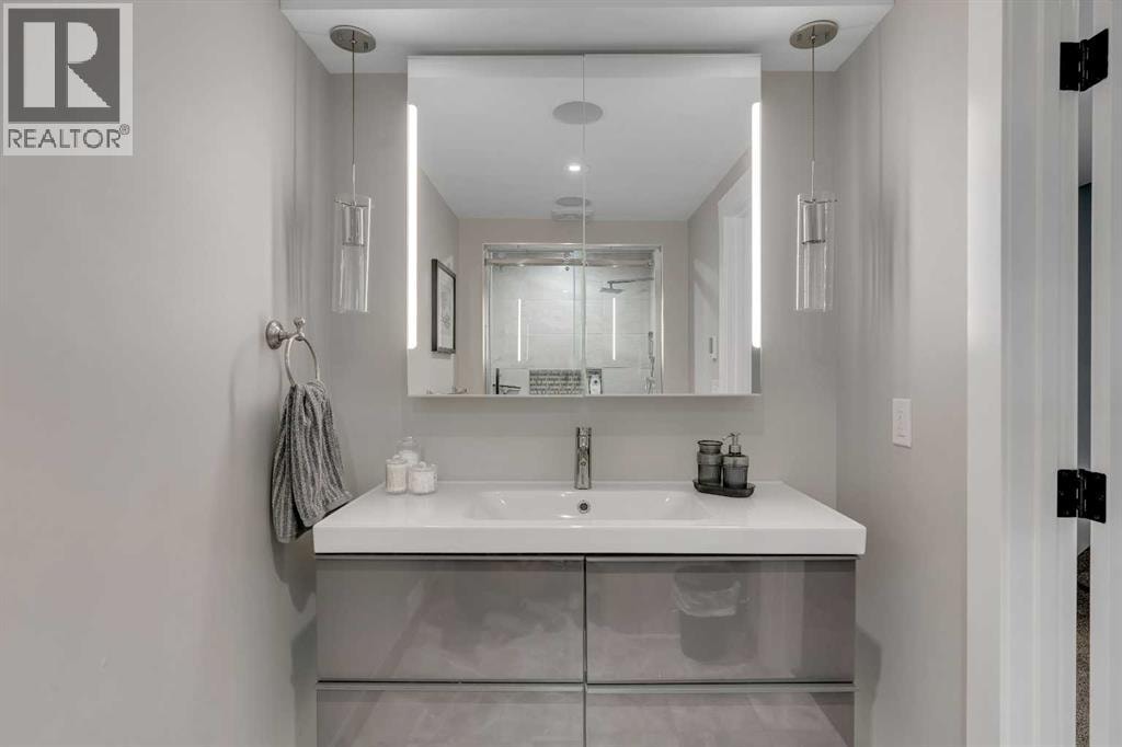 229 22 Avenue NE — photo 16