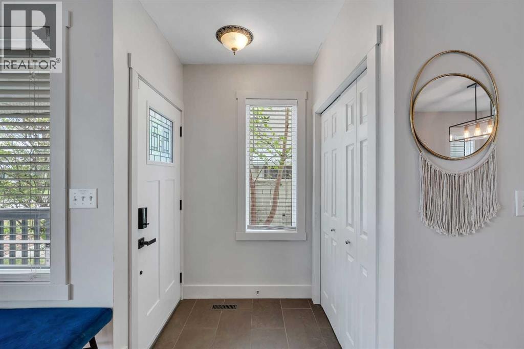 229 22 Avenue NE — photo 2